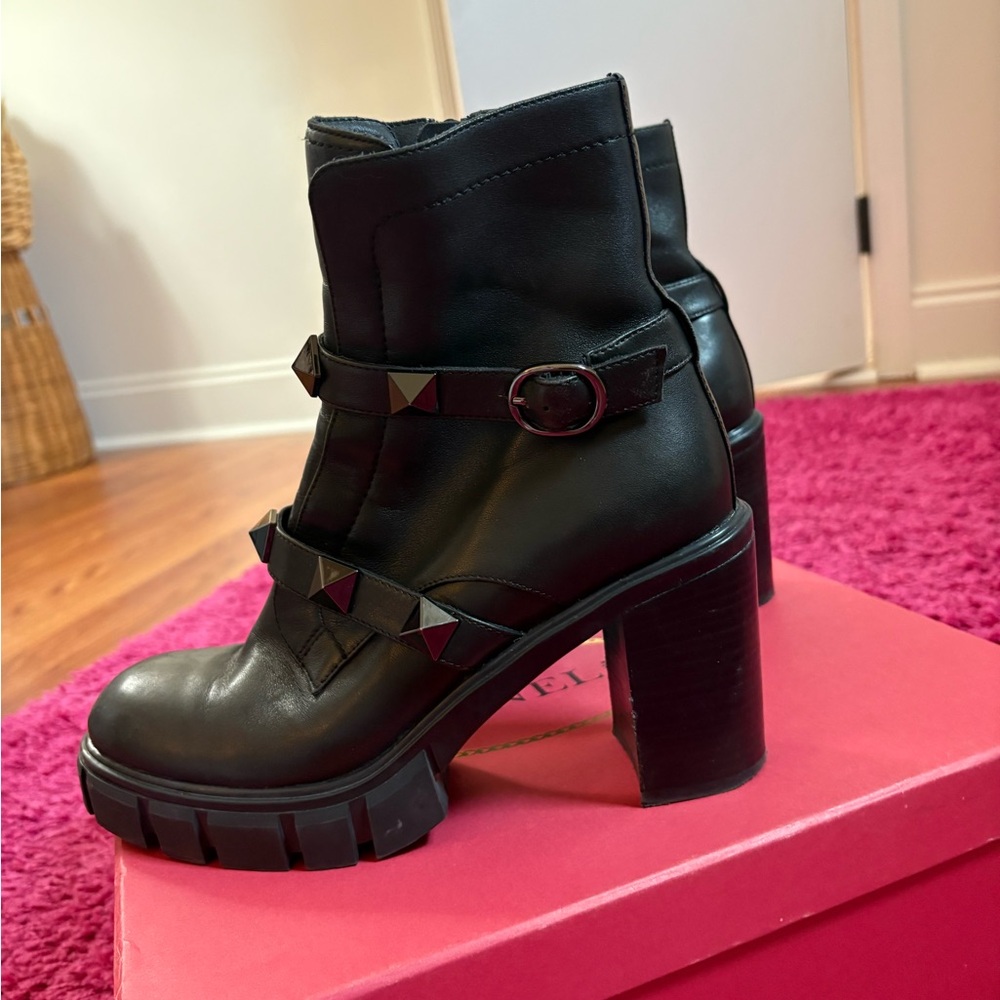 Vaneli Davy tall ankle boot 👢 moto  🏍️ studded